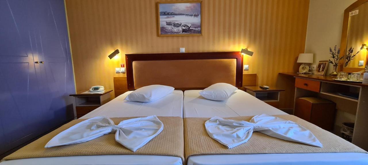 Mantas Hotel Loutraki  Exterior photo